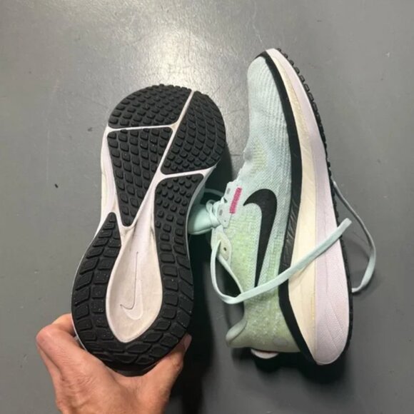Nike Vomero Running Shoes for women EUC - Picture 4 of 5